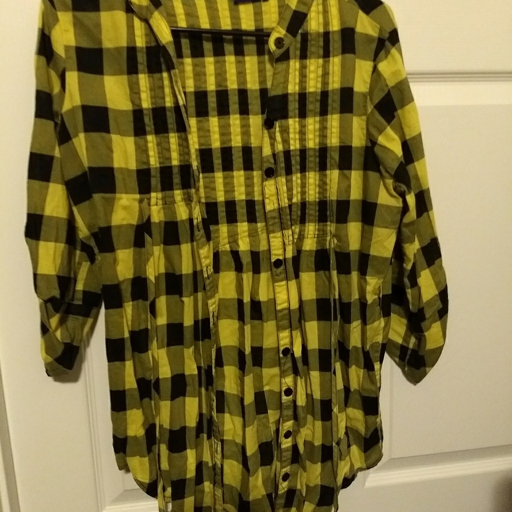 Shirt - Picture 2 of 4